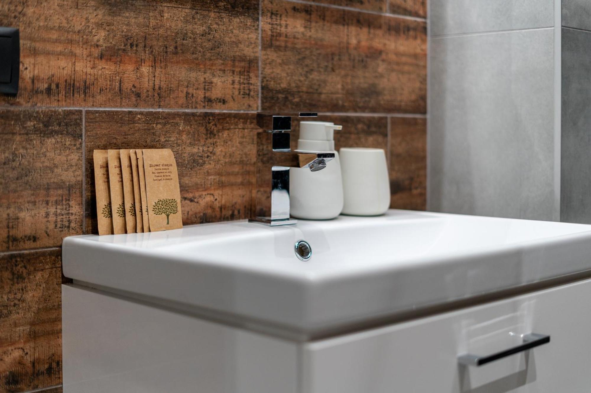 Bedrooms With Sauna&bath And Free Parking *